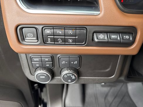 Used 2023 Chevrolet Tahoe High Country image 24