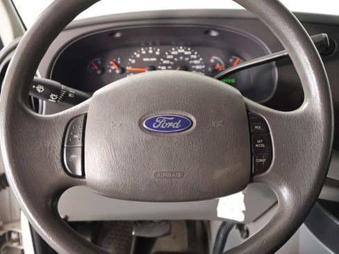 Used 2007 Ford E-350 and Econoline 350 XL RWD image 3