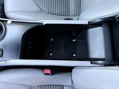 Used 2020 Toyota Camry SE w/ Carpet Mat Package FWD image 35