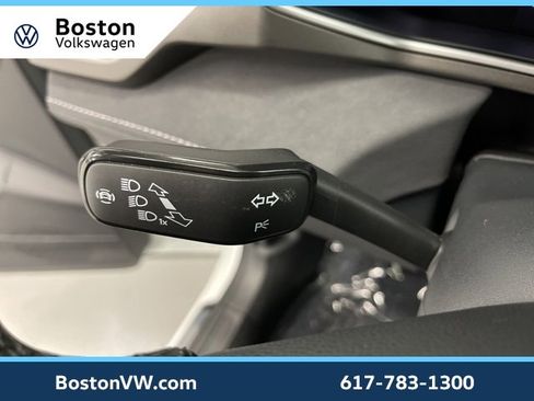 Used 2025 Volkswagen Taos SE image 19