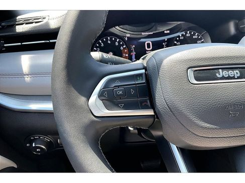 Certified 2025 Jeep Compass Limited AWD/4WD image 27