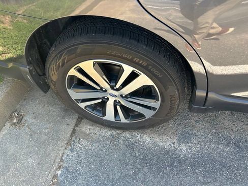 Used 2019 Subaru Outback 2.5i Limited w/ Popular Package #2 AWD/4WD image 17