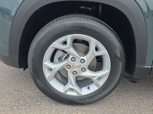 New 2026 Chevrolet Trax LS w/ LS Convenience Package FWD image 9