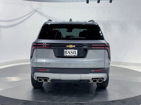 Used 2026 Chevrolet Traverse LT image 12