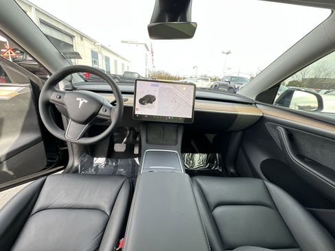 Used 2024 Tesla Model Y Long Range image 23