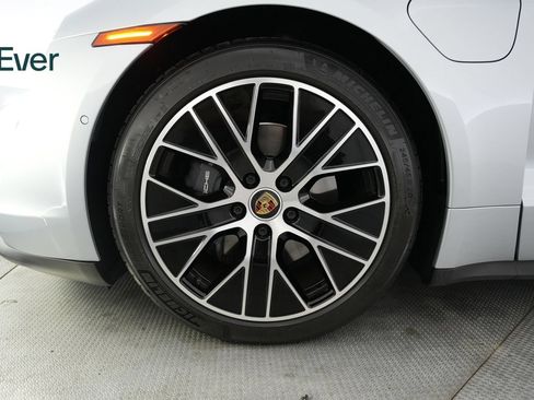 Used 2022 Porsche Taycan RWD image 19