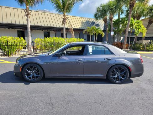 Used 2020 Chrysler 300 Touring w/ Sport Appearance Package RWD image 9