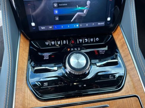 Used 2022 Jeep Grand Wagoneer Series III image 27