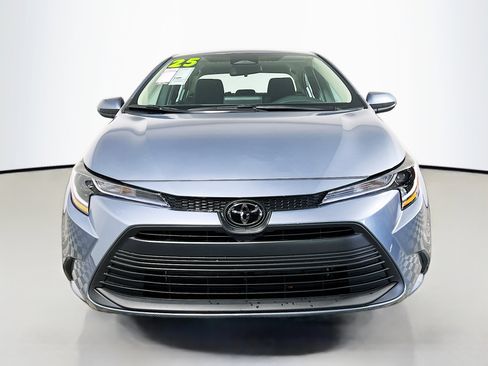 Used 2025 Toyota Corolla LE FWD image 11