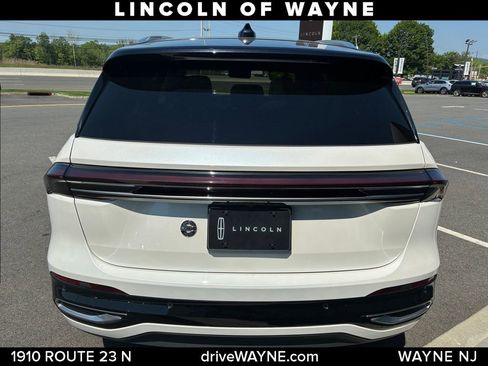 Certified 2024 Lincoln Nautilus Reserve w/ Equipment Group 202A AWD/4WD image 5