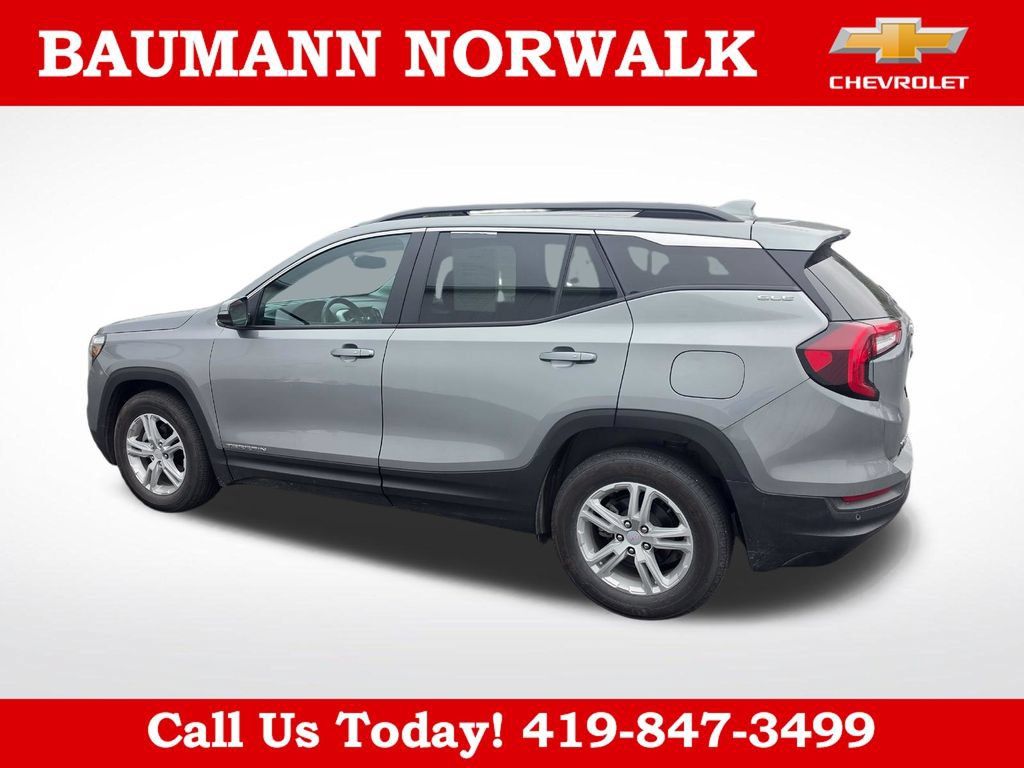 Used 2024 GMC Terrain SLE w/ Driver Convenience Package FWD image 14