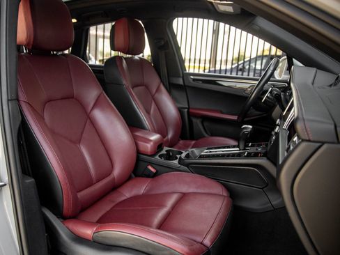 Certified 2022 Porsche Macan S AWD/4WD image 45