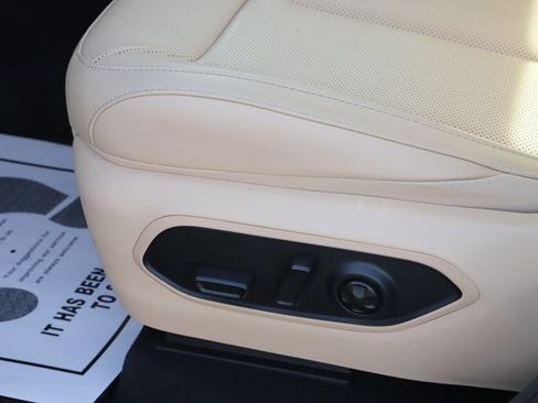 Used 2025 Jeep Grand Cherokee L Limited w/ Luxury Tech Group II image 13