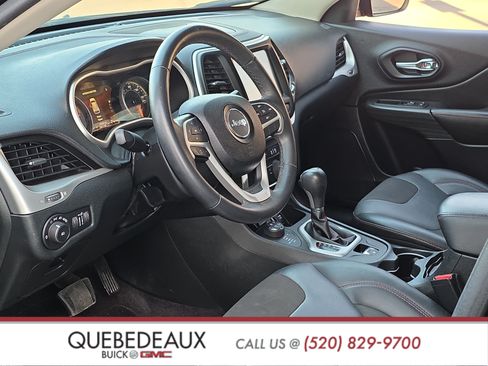 Used 2016 Jeep Cherokee Trailhawk w/ Trailer Tow Group AWD/4WD image 2