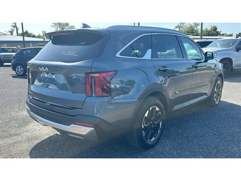 Used 2024 Kia Sorento S FWD image 6
