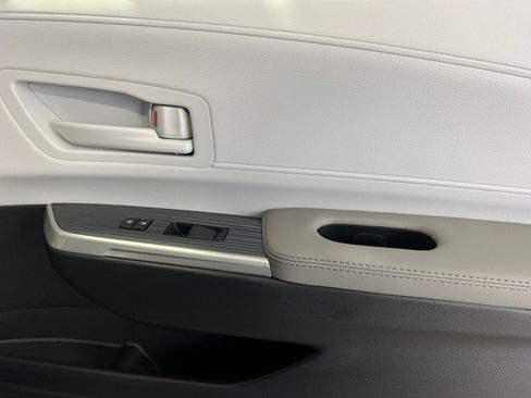 New 2026 Toyota Sienna LE FWD image 20