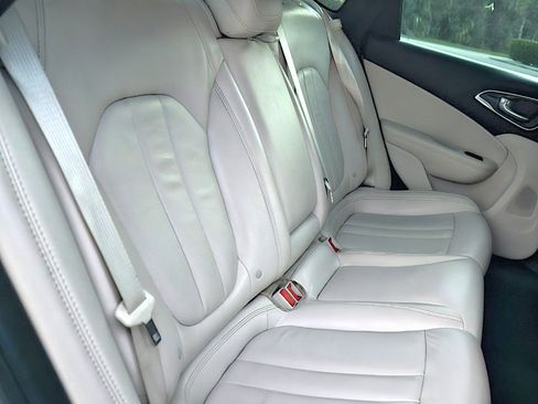 Used 2016 Chrysler 200 Limited image 15