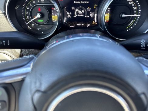 Used 2022 Jeep Wrangler Unlimited Sahara image 12