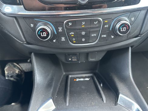 Used 2023 Chevrolet Traverse Premier w/ Redline Edition image 13