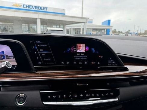 Used 2024 Cadillac Escalade ESV Luxury RWD image 23