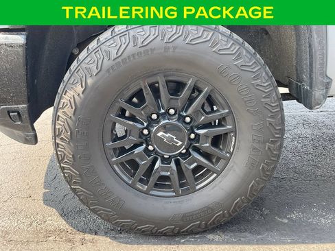 Used 2024 Chevrolet Silverado 2500 ZR2 w/ Technology Package AWD/4WD image 13