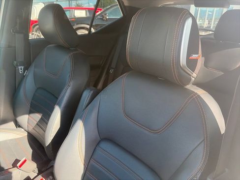 Used 2019 Nissan Kicks SR w/ SR Premium Package FWD image 27