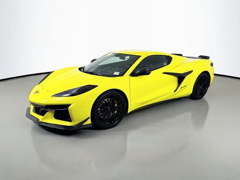 Used 2023 Chevrolet Corvette Z06 w/ Engine Appearance Package image 4