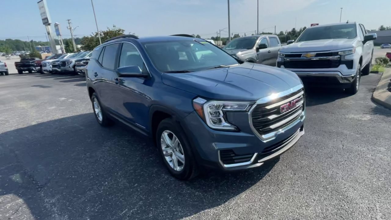 Certified 2024 GMC Terrain SLE w/ Driver Convenience Package FWD image 3