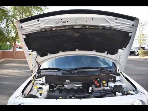 Used 2016 Jeep Patriot Latitude AWD/4WD image 36