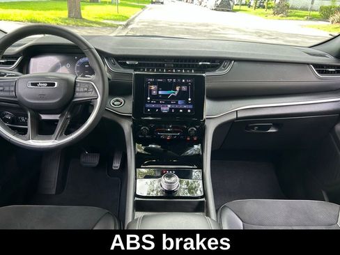 Certified 2024 Jeep Grand Cherokee Altitude image 13