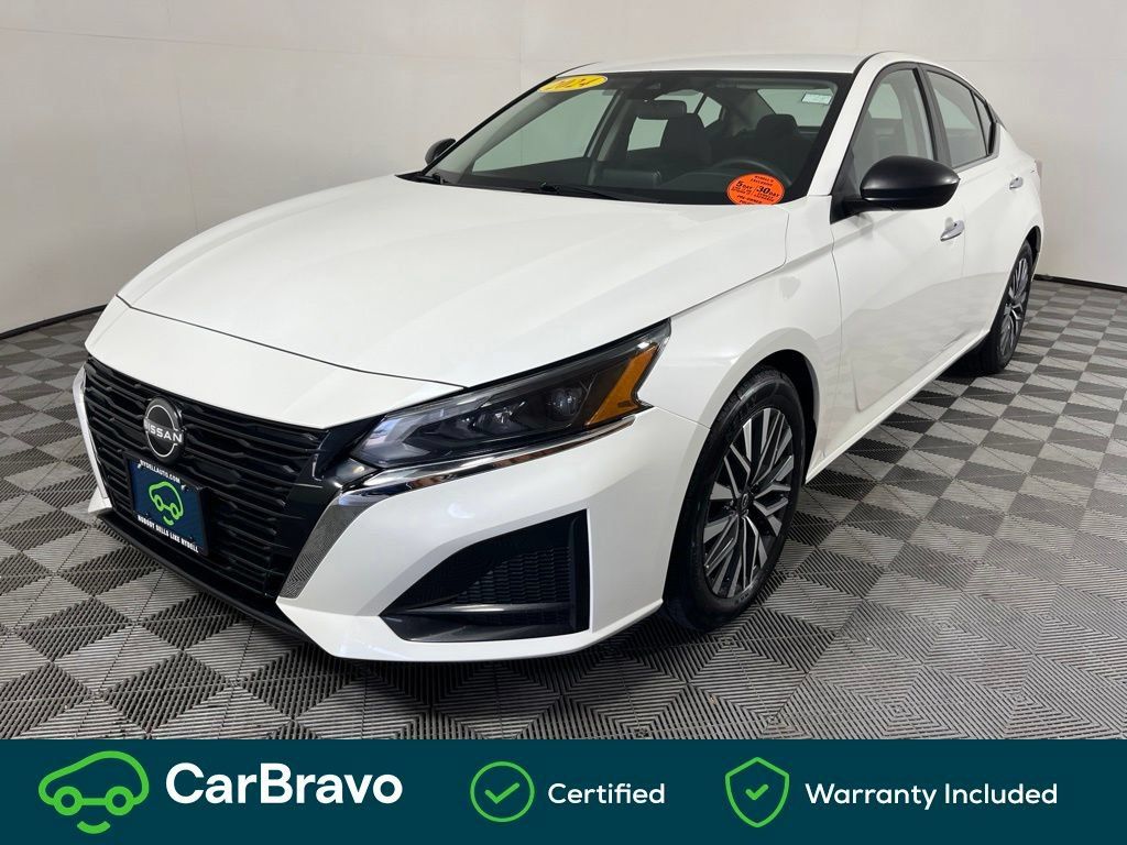 Used 2024 Nissan Altima 2.5 SV FWD image 13