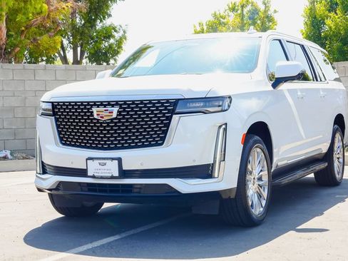 Used 2023 Cadillac Escalade ESV Premium Luxury RWD image 2
