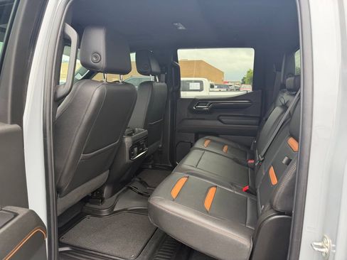 Used 2024 GMC Sierra 1500 AT4 w/ Technology Package AWD/4WD image 17