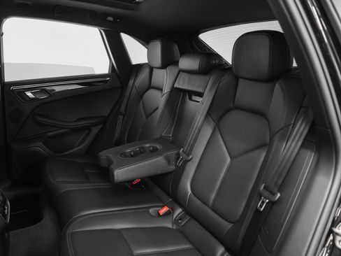 Certified 2023 Porsche Macan image 35