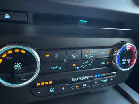 Used 2018 Ford Expedition Max XLT AWD/4WD image 18