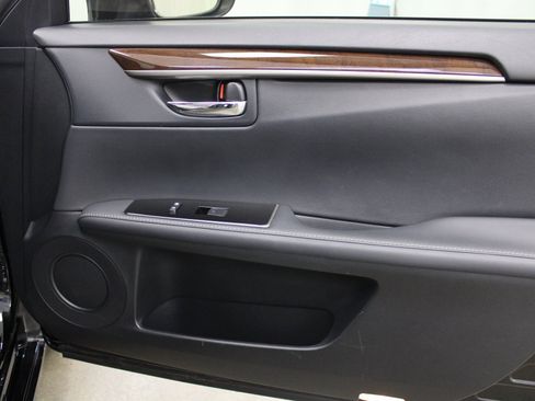 Used 2018 Lexus ES 300h image 28