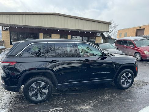 Used 2022 Jeep Grand Cherokee Limited w/ Luxury Tech Group II image 8