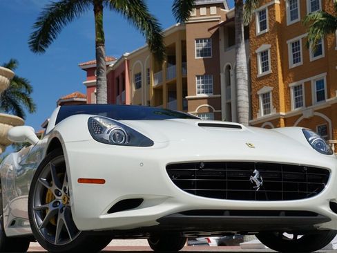 Used 2014 Ferrari California RWD image 49