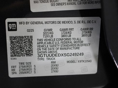 Used 2025 GMC Sierra 1500 SLT w/ SLT Premium Plus Package AWD/4WD image 42