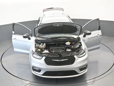 Used 2024 Chrysler Pacifica Select image 76