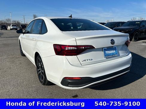 Used 2024 Volkswagen Jetta Sport image 4
