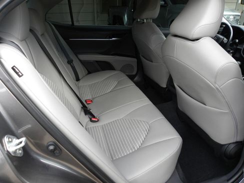 Used 2023 Toyota Camry SE AWD/4WD image 17