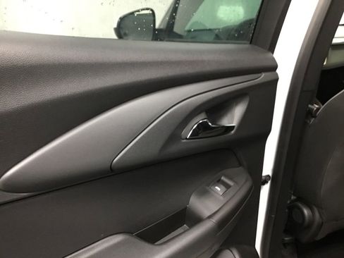 Used 2025 Chevrolet TrailBlazer LT AWD/4WD image 12