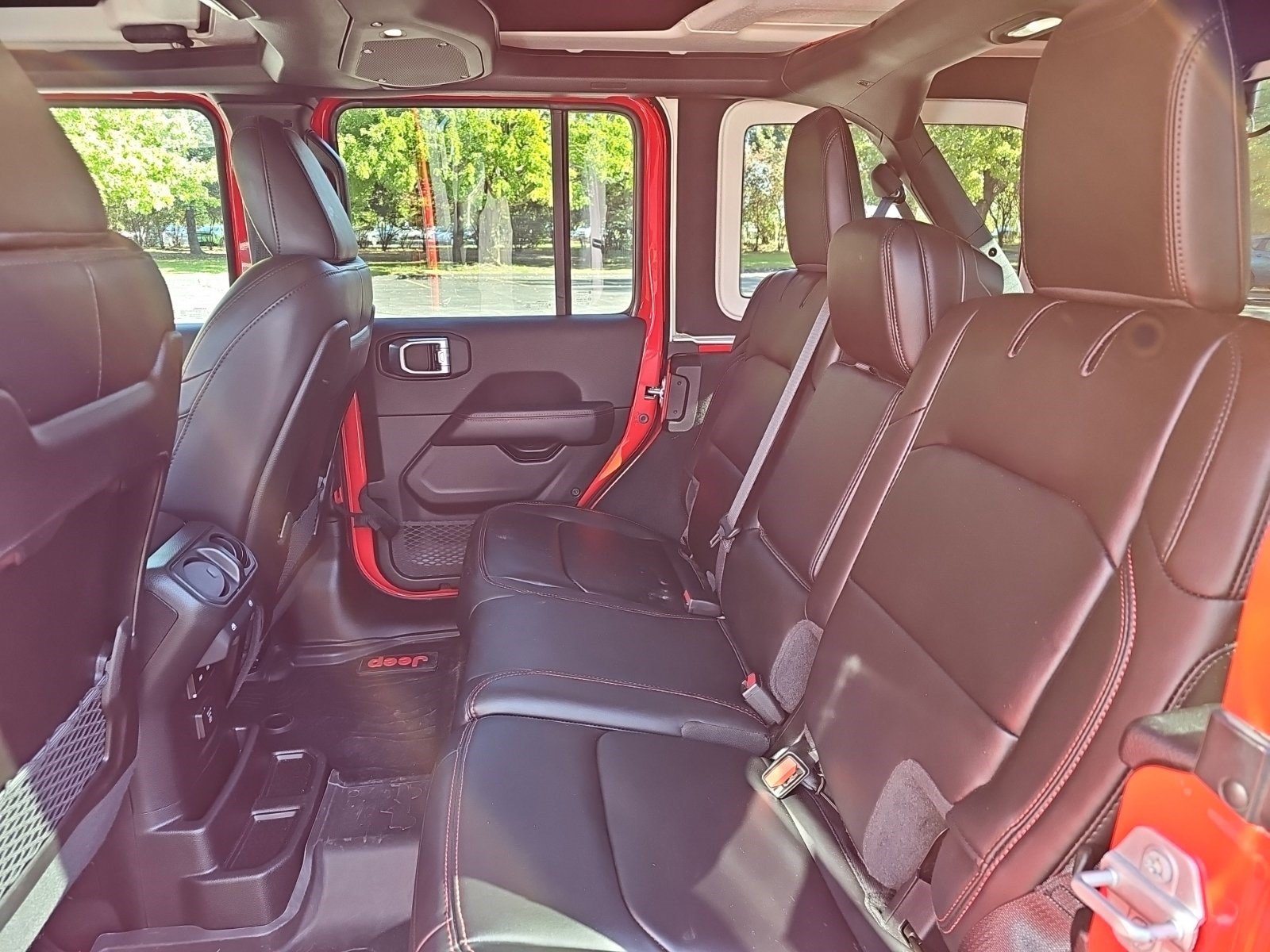 Used 2024 Jeep Wrangler Unlimited Rubicon AWD/4WD image 17