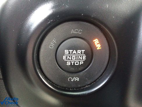 Used 2022 Jeep Wrangler Unlimited Sahara w/ Cold Weather Group image 33