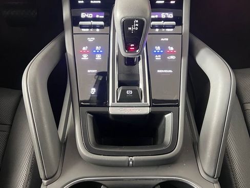 Certified 2023 Porsche Cayenne AWD/4WD image 36
