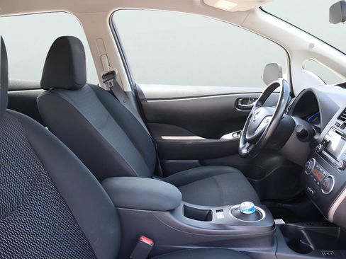 Used 2015 Nissan Leaf S FWD image 10