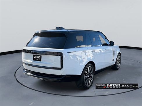 Used 2024 Land Rover Range Rover SE image 4