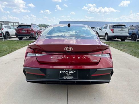 Used 2024 Hyundai Elantra Limited FWD image 5