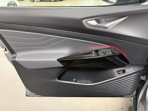 Used 2024 Volkswagen ID.4 Pro S image 8